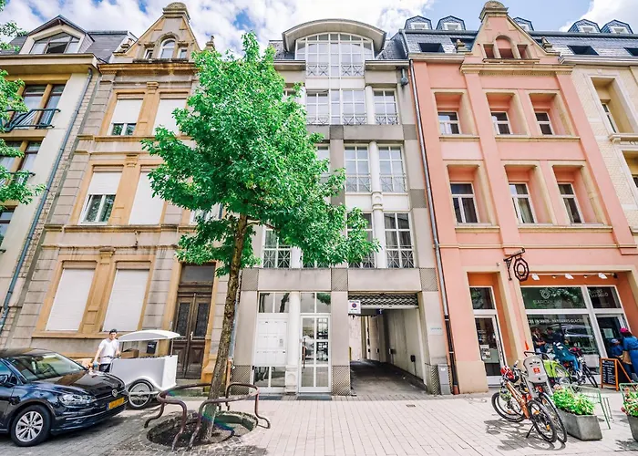 Apartment Sleeps 4 *