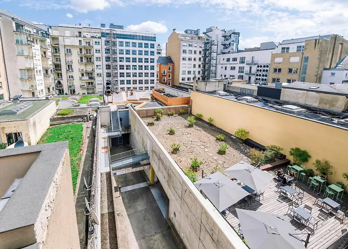 Apartment Sleeps 4 *